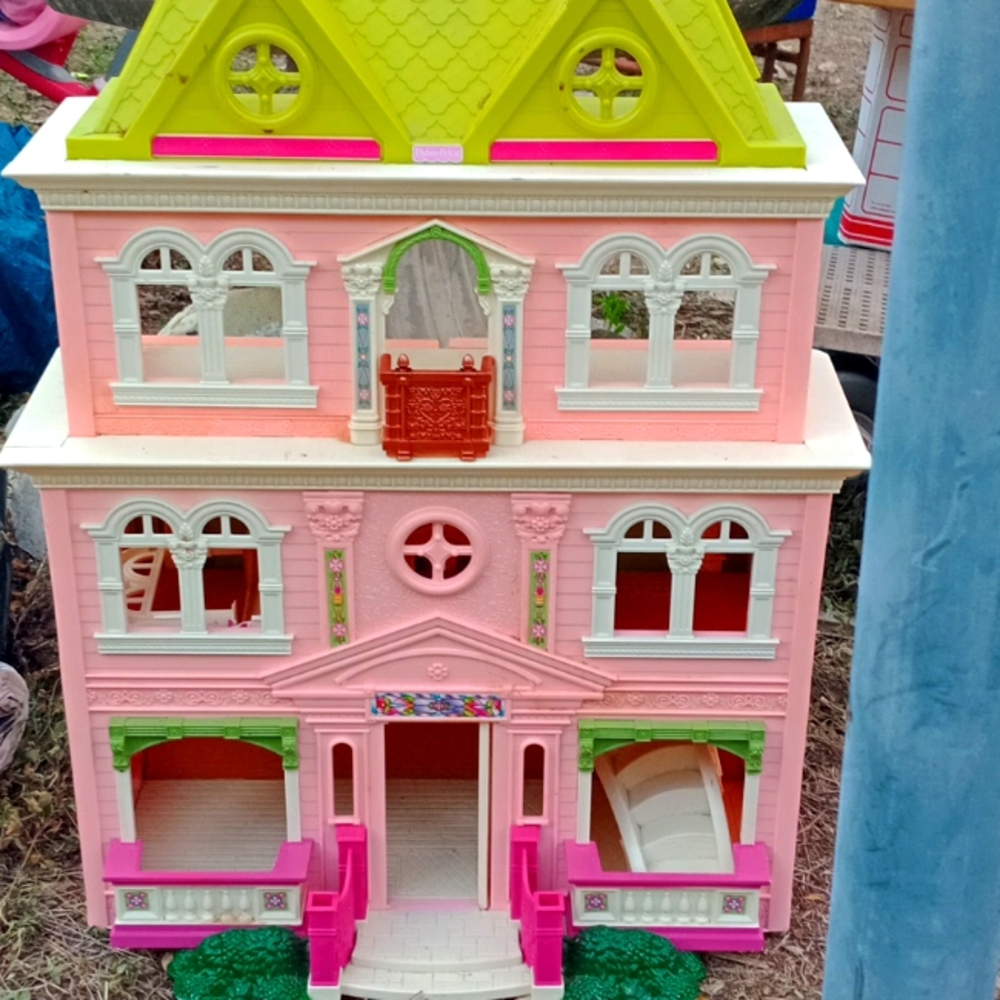 Vintage dollhouse.